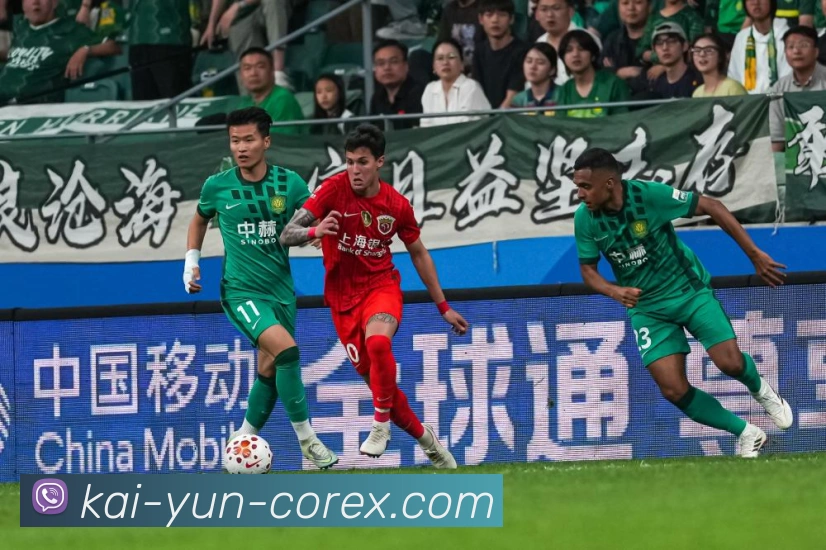 拜仁今夏酝酿出售二十岁中场延森或附带回购条款为未来留后手空间战术观察